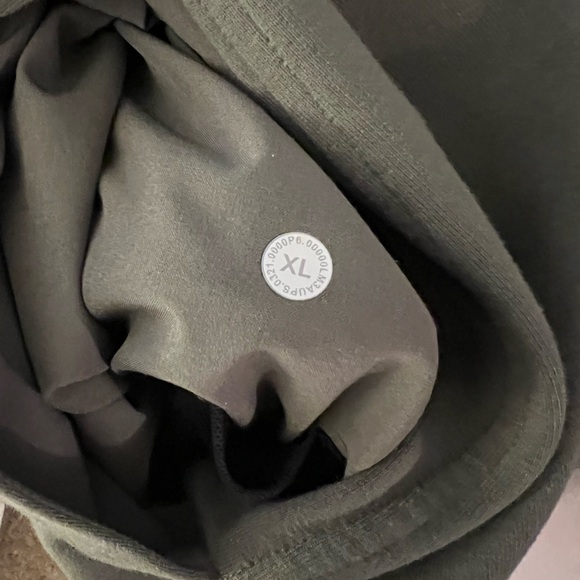 Lululemon men’s soft classic sweat pull over - Picture 4 of 4